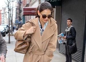 2011__03__katie_holmes_march11_40a 300×216.jpg