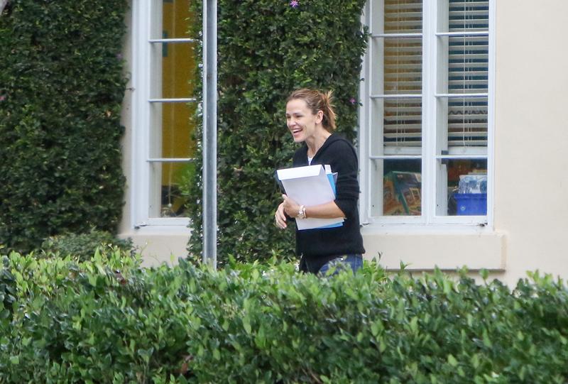 Jennifer Garner spotted with a plant in hand in Los Angeles