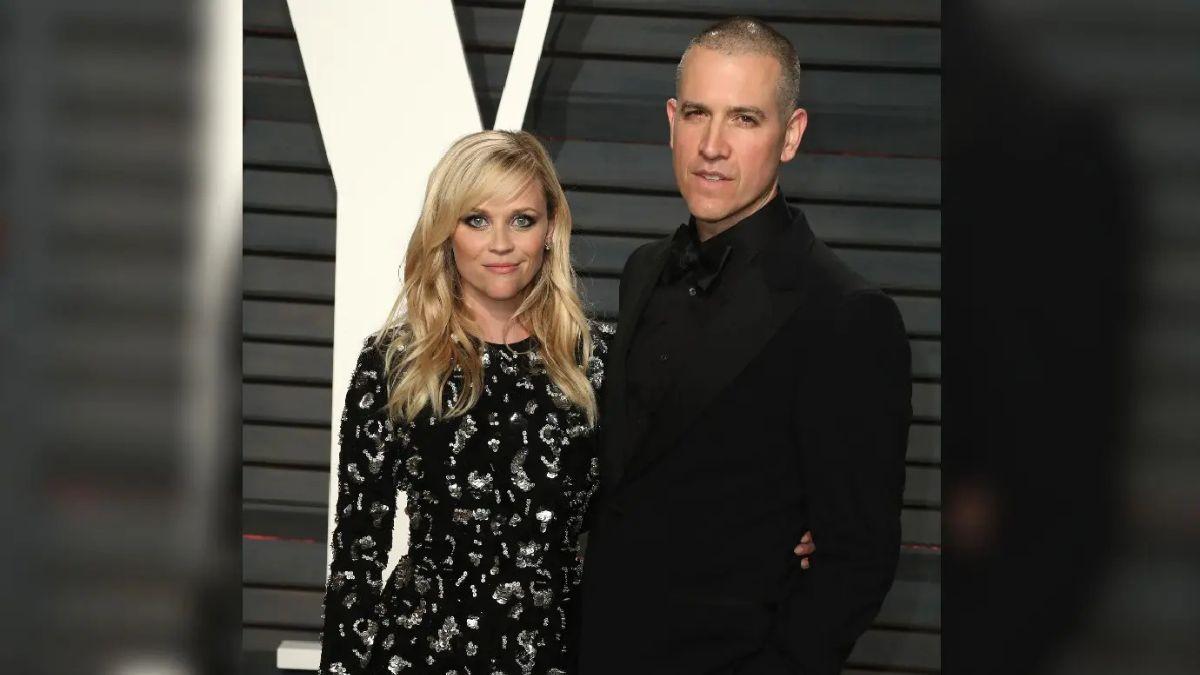 Photo of The actress talks to ex-husband Jim Toth 'every day,' a source claimed.