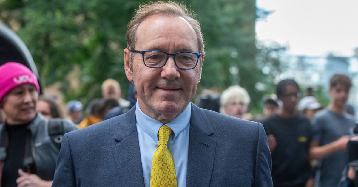 kevin spacey sparks booze addiction and suicide fears as he admits hes now homeless near broke and living between hotels and airbnbs