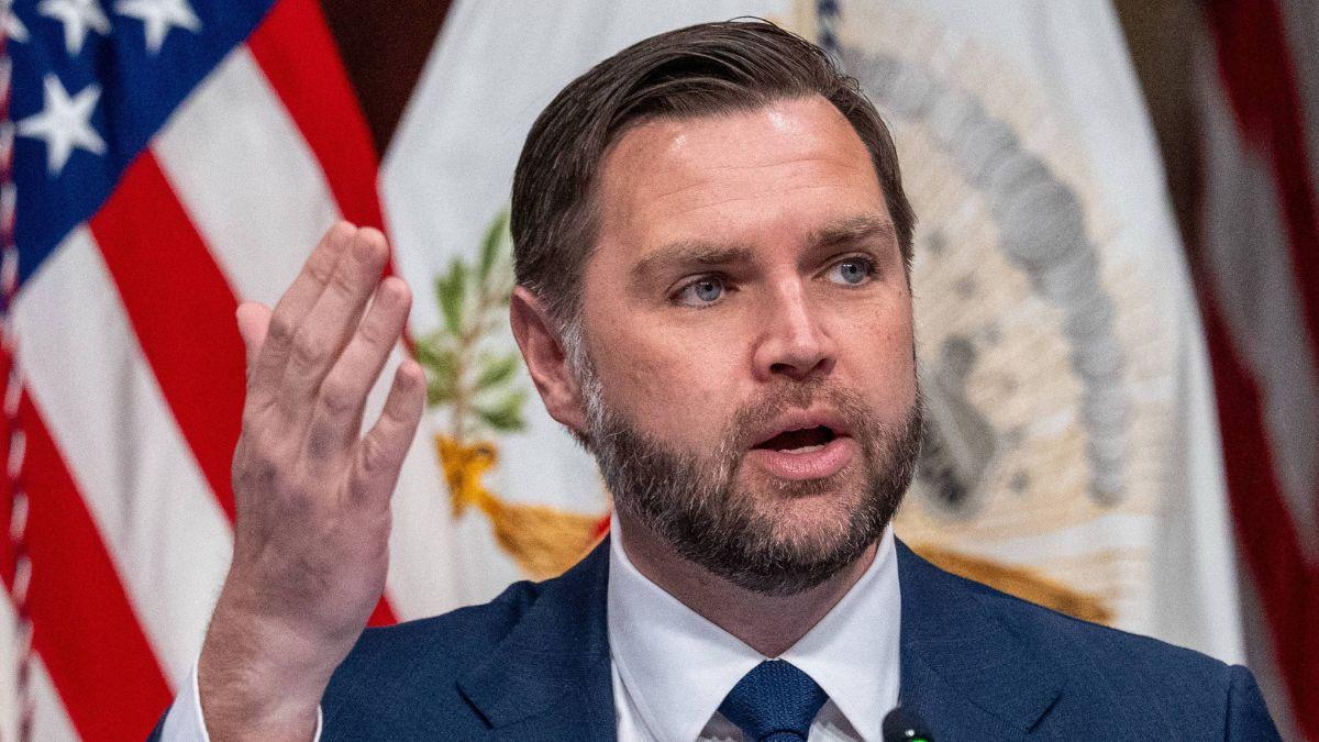 Image of J.D. Vance looked noticeably thinner in a recent photo.