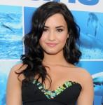 2010__11__Demi_Lovato_Nov15newsnea1 147×150.jpg