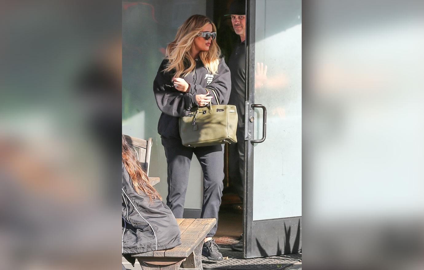 Khloe kardashian hides baby bump