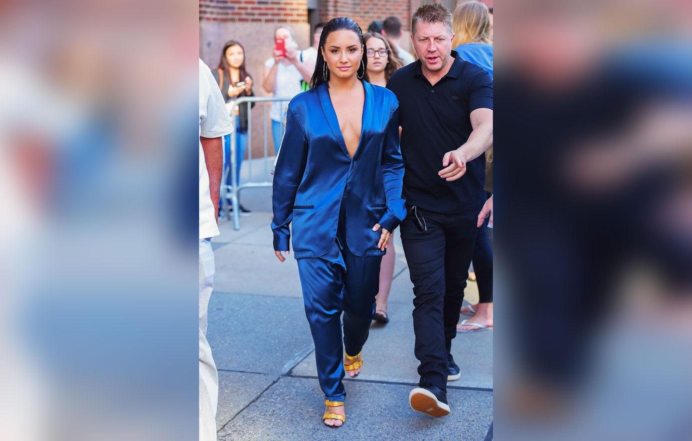 Demi lovato fashion blue