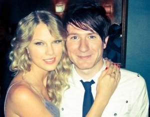 2011__02__Taylor_Swift_Adam_Young_Feb15newsnea 300×235.jpg