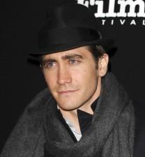 2009__12__jakegyllenhaal 208×225.jpg