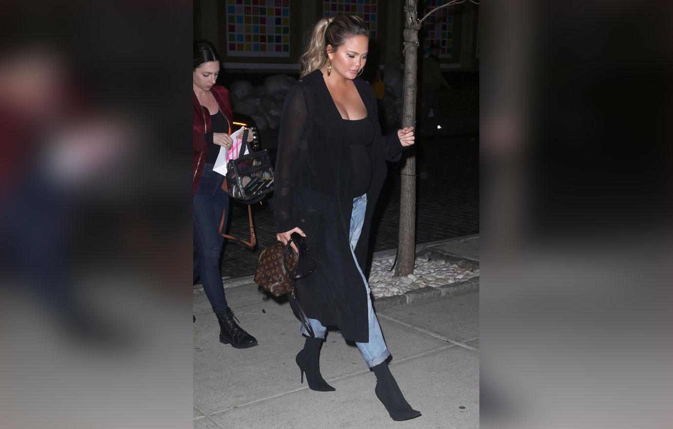 Chrissy teigen baby bump