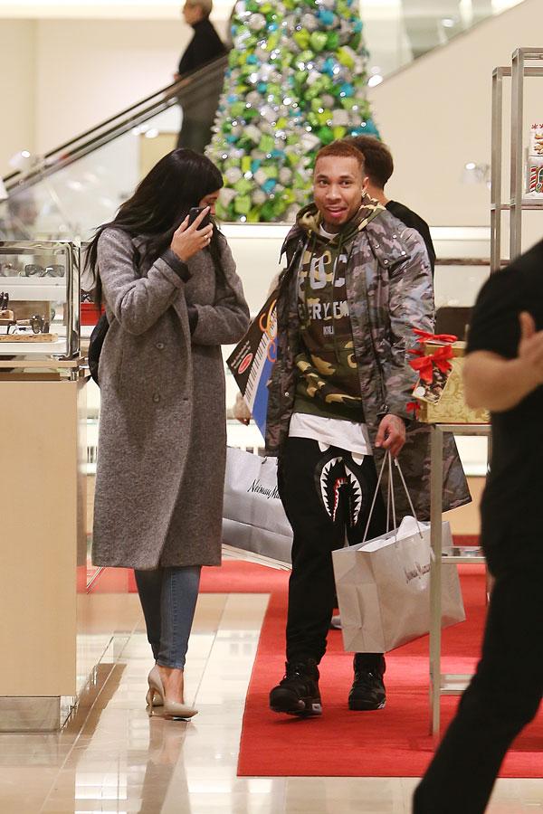 Kylie jenner tyga christmas shopping