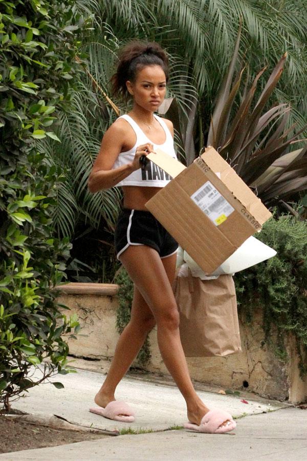 Karrueche tran wearing chris brown ring after breakup 03