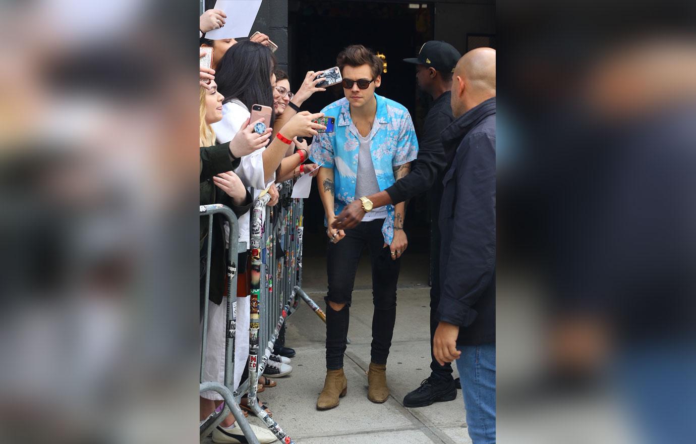 Harry Styles Crushes Fan In World Tour Promo