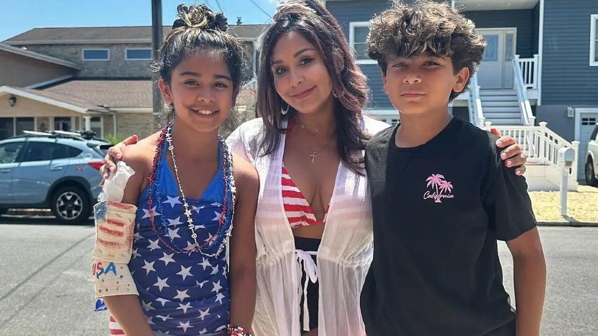 Photo of Snooki with her kids