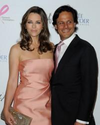 2010__12__Elizabeth_Hurley_Dec13newsnea 201×300.jpg