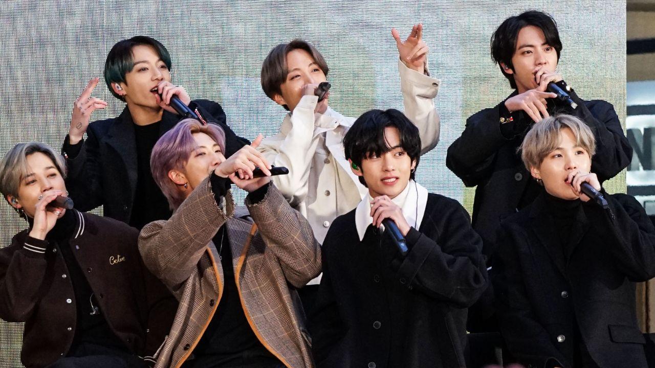 Image of BTS’ V revealed his hearing loss worsened during military service and now requires regular treatment.