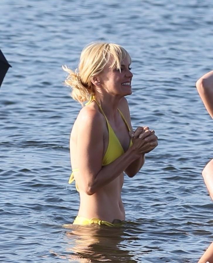 Anna Faris goes for a dip in a tiny yellow bikini on the set of &#8216;Overboard&#8217;