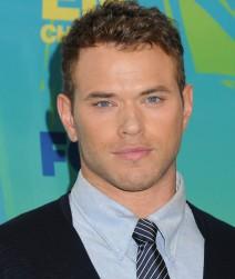 2011__08__kellan_lutz 212×300.jpg