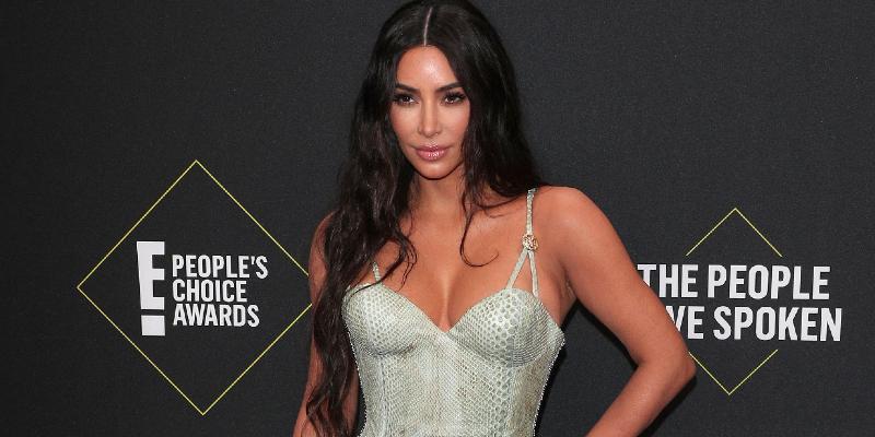 KUWTK: Kim Kardashian Flaunts Her Curves On SKIMS Billboard On