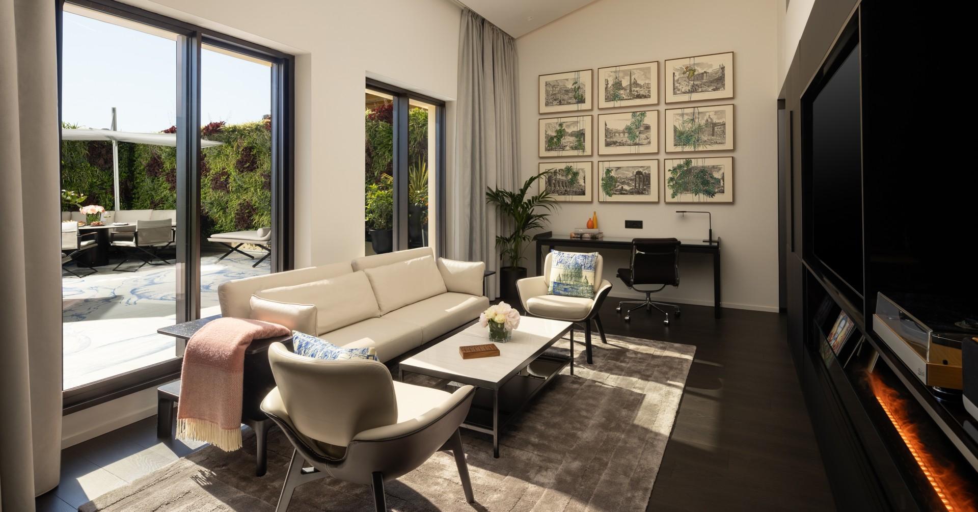 lizzie mcguire inspired trip italy artotel rome piazza