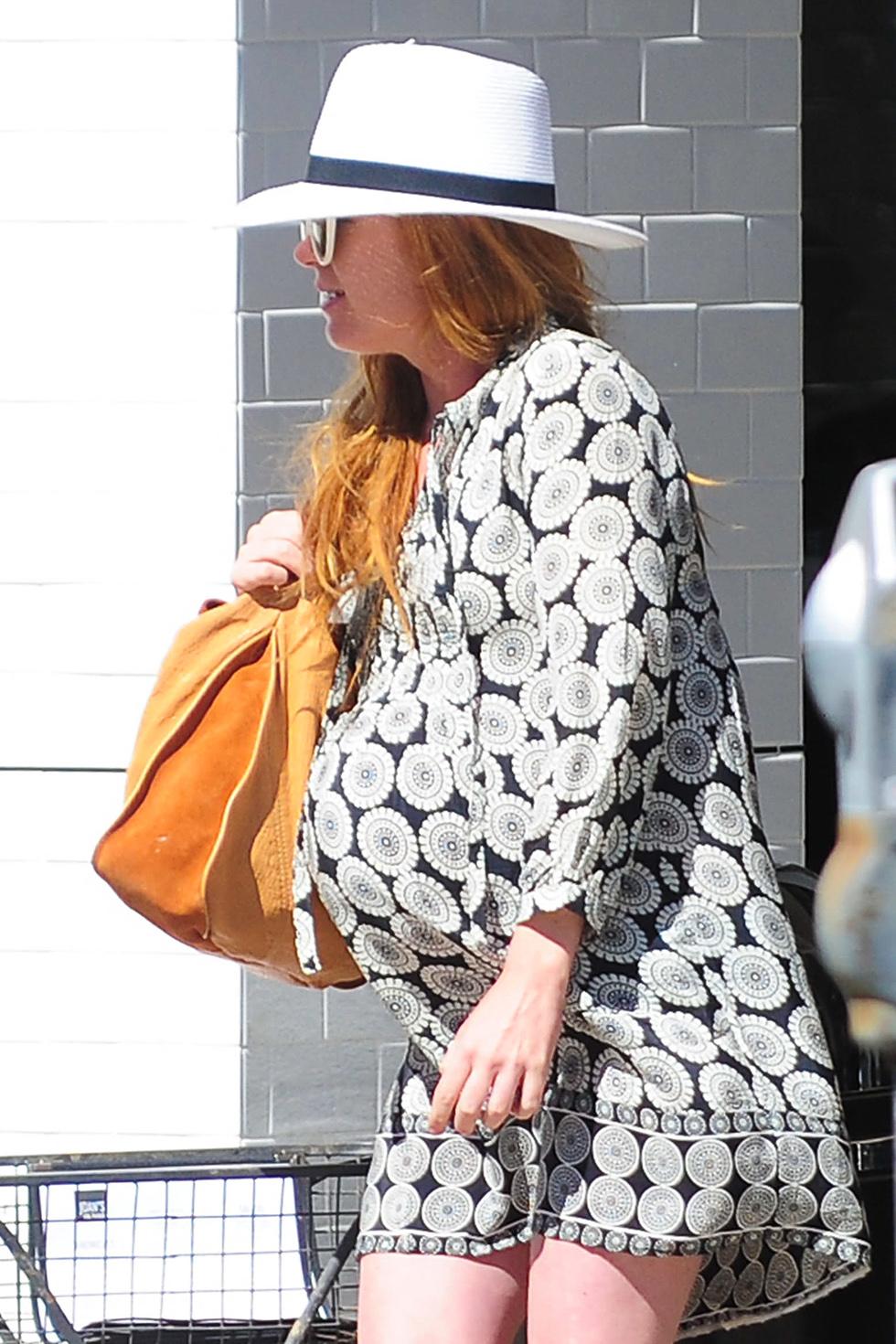 Pregnant Isla Fisher eats for two at Joan&#8217;s on Third