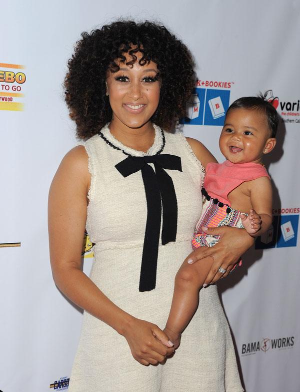 Tamera mowry cheers ariah talea walking first steps video 05