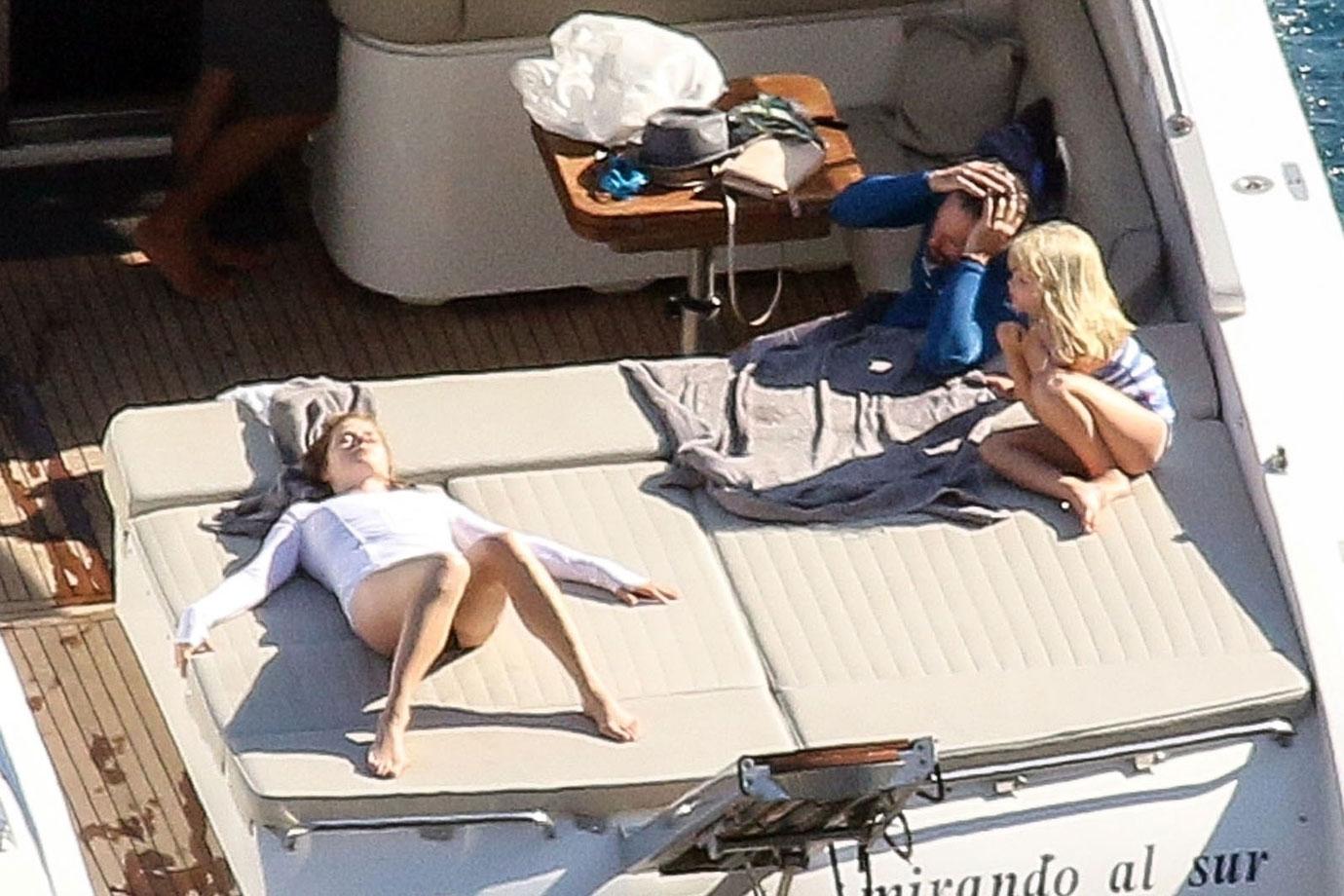 [PICS] Amy Adams Shows Off Her Bikini Body On Yacht In Italy