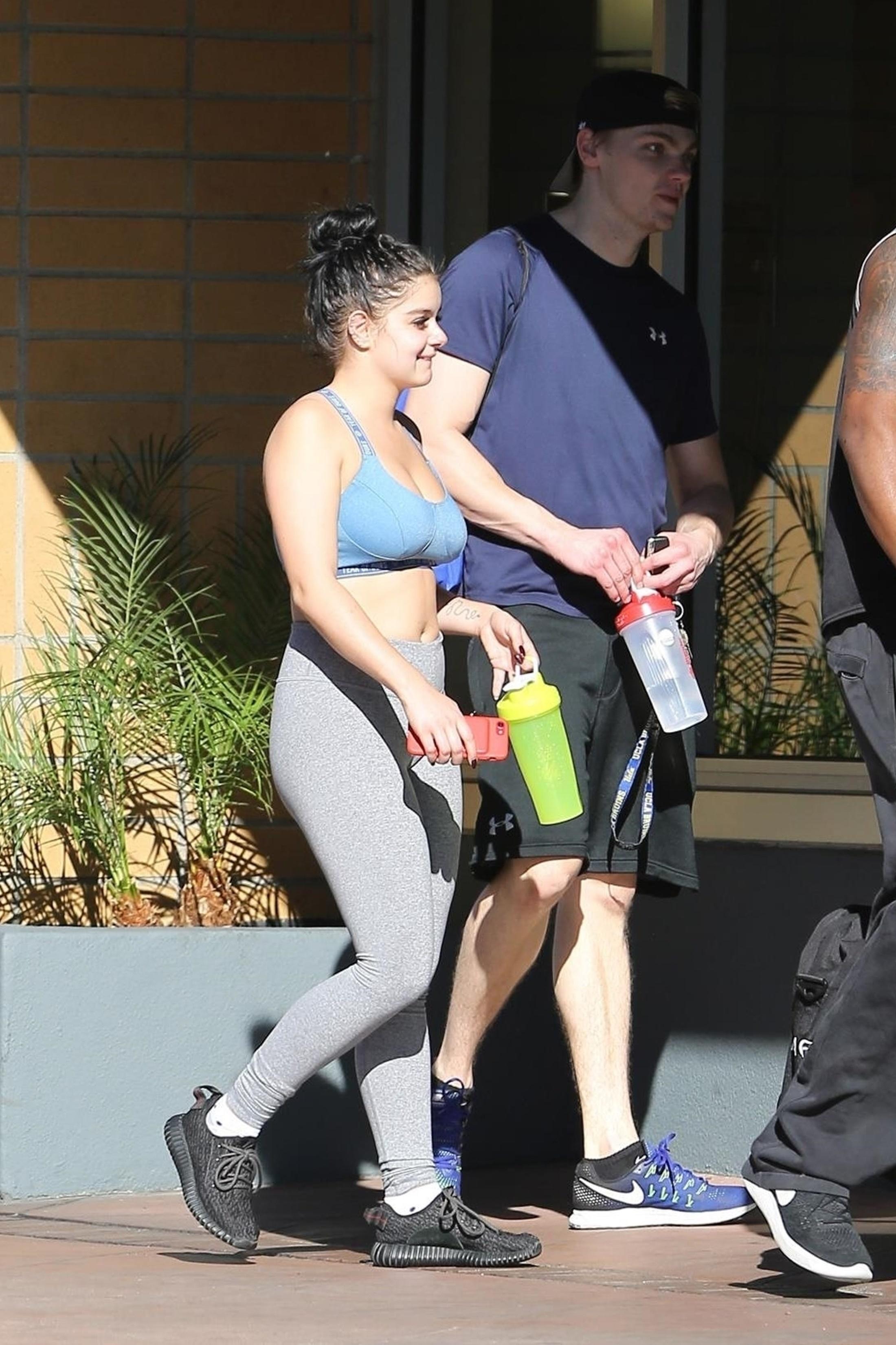 Ariel Winter and Levi Meaden get their weekend sweat session in