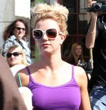 2010__03__Britney_Spears_March1_7main 218×225.jpg