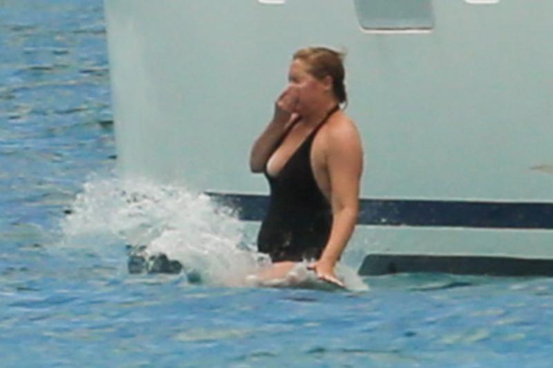 *PREMIUM EXCLUSIVE* Amy Schumer joins Kate Hudson and Goldie Hawn on a Girls&#8217; Getaway