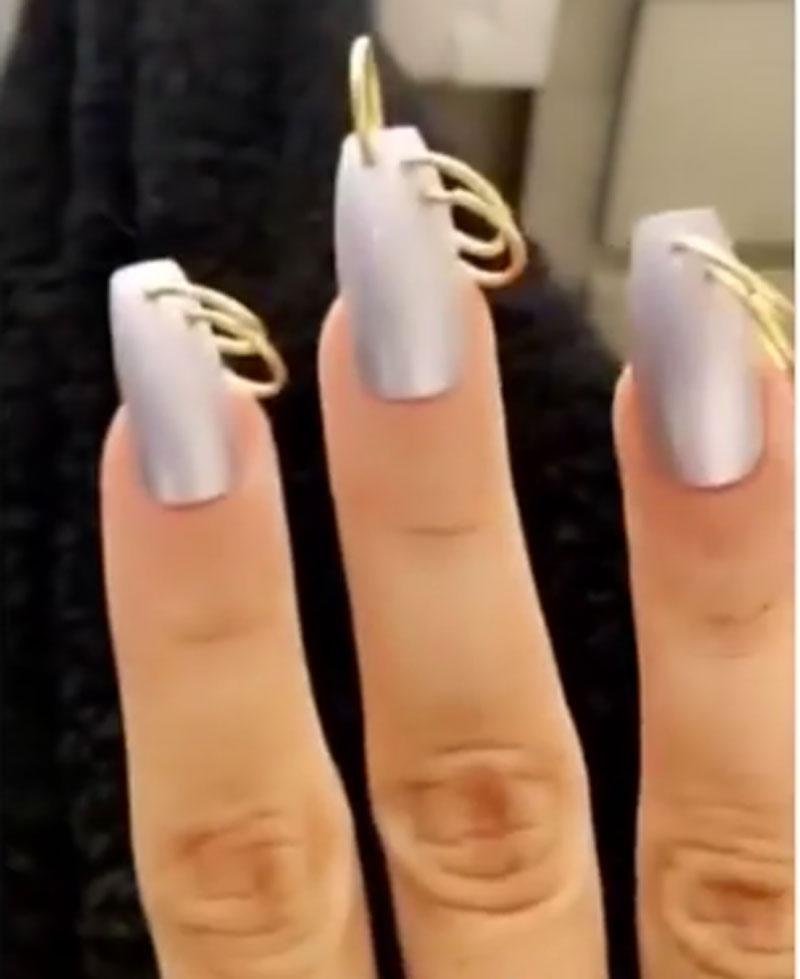 Kim kardashian pierces fingernail 2