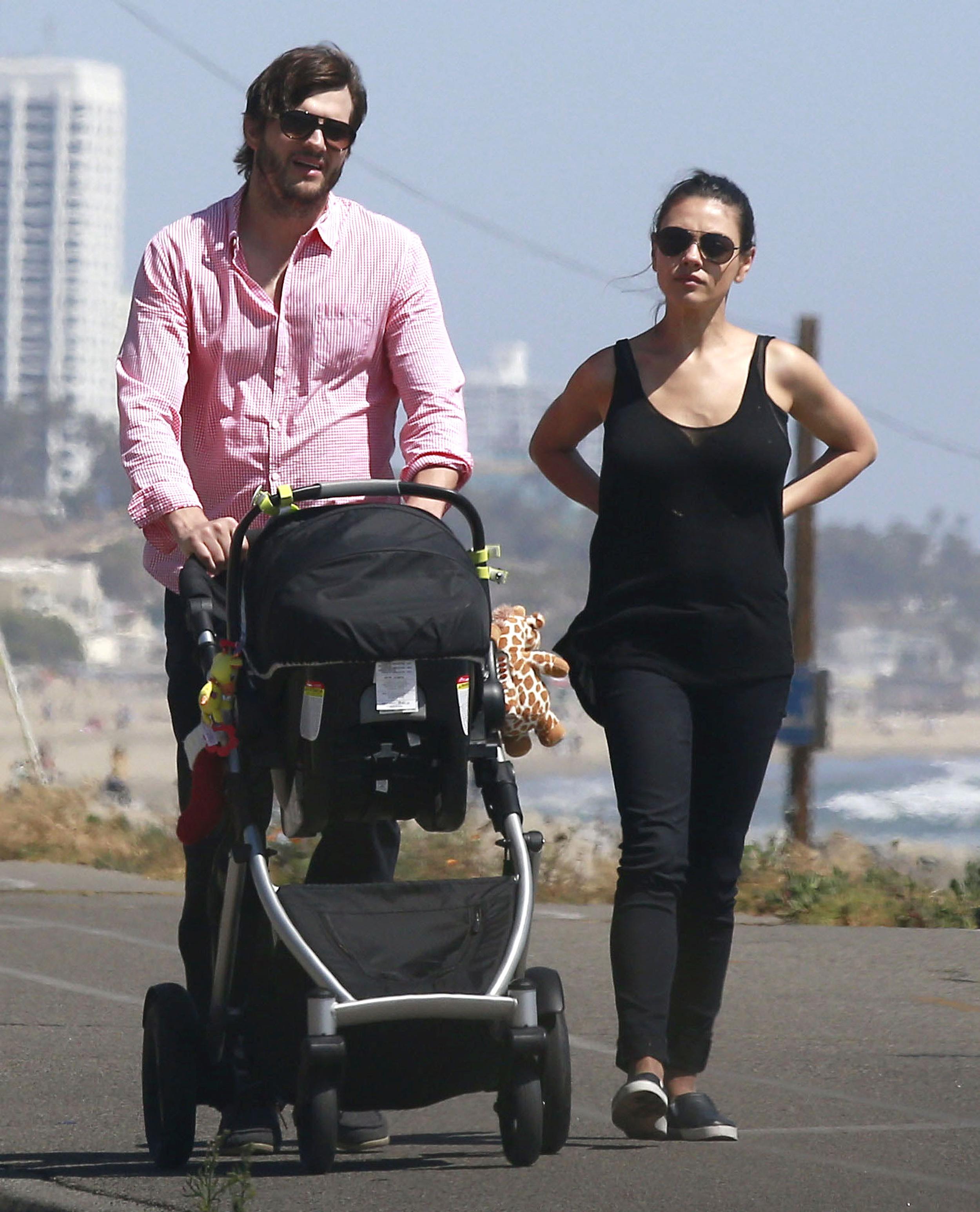 *EXCLUSIVE*Ashton Kutcher, Mila Kunis, and Wyatt go for breakfast in Santa Monica **USA ONLY**