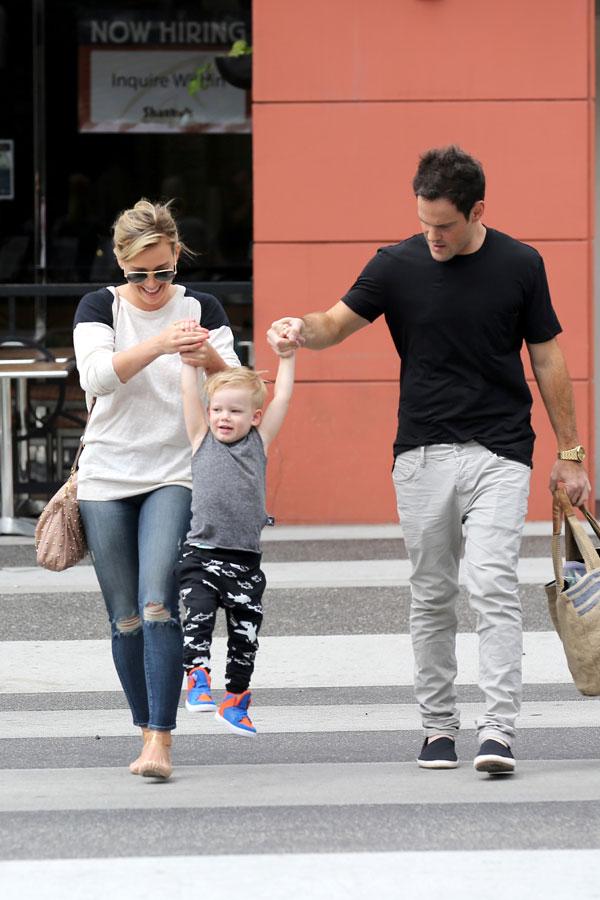 Over For Good Hilary Duff Files For Divorce From Mike Comrie After His Reported Wild Night Out 