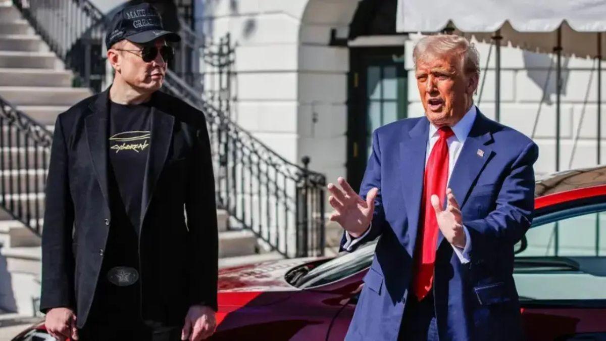 Photo of Elon Musk posted but then deleted a message that said Donald Trump 'is in the Epstein files.'