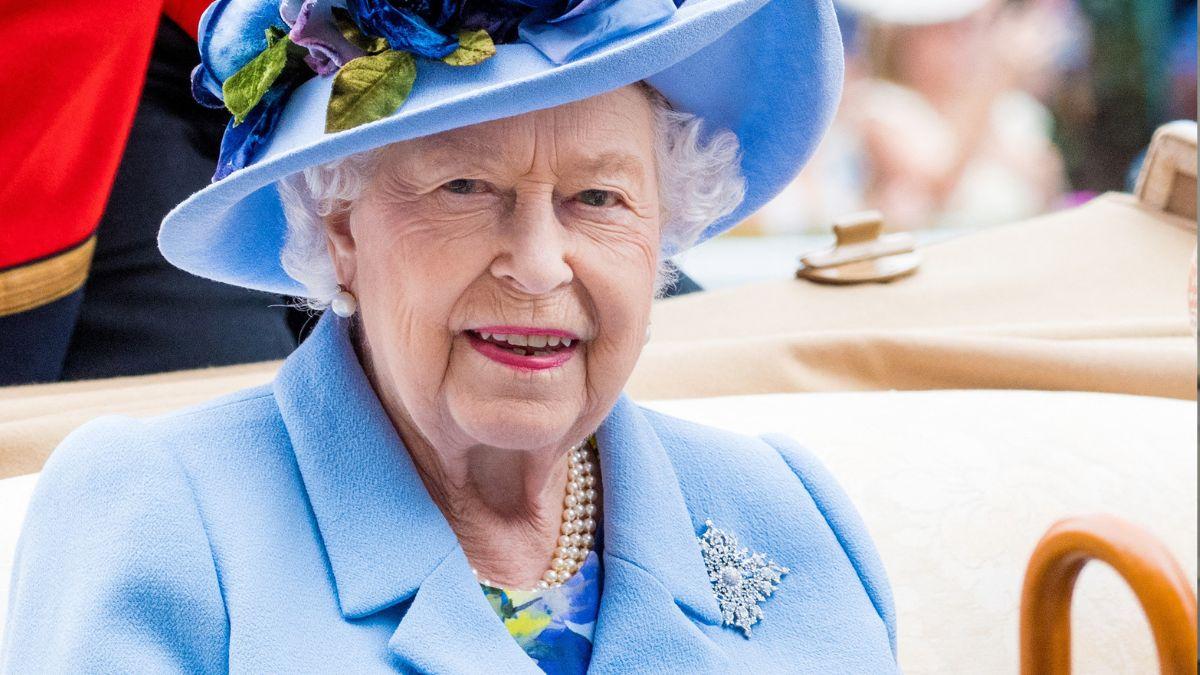 image of Queen Elizabeth paid tribute to Princess Diana after the latter's death.