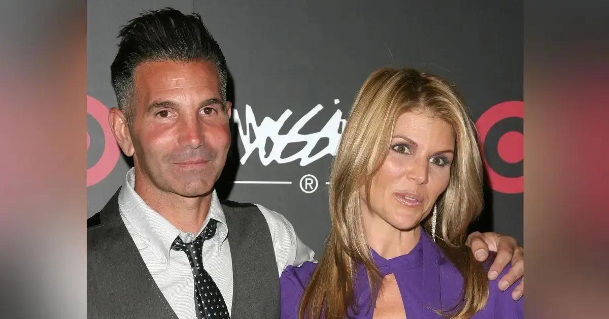 Lorie R Friend Lori Loughlin 'Can't Stop Crying' After Mossimo Giannulli Split