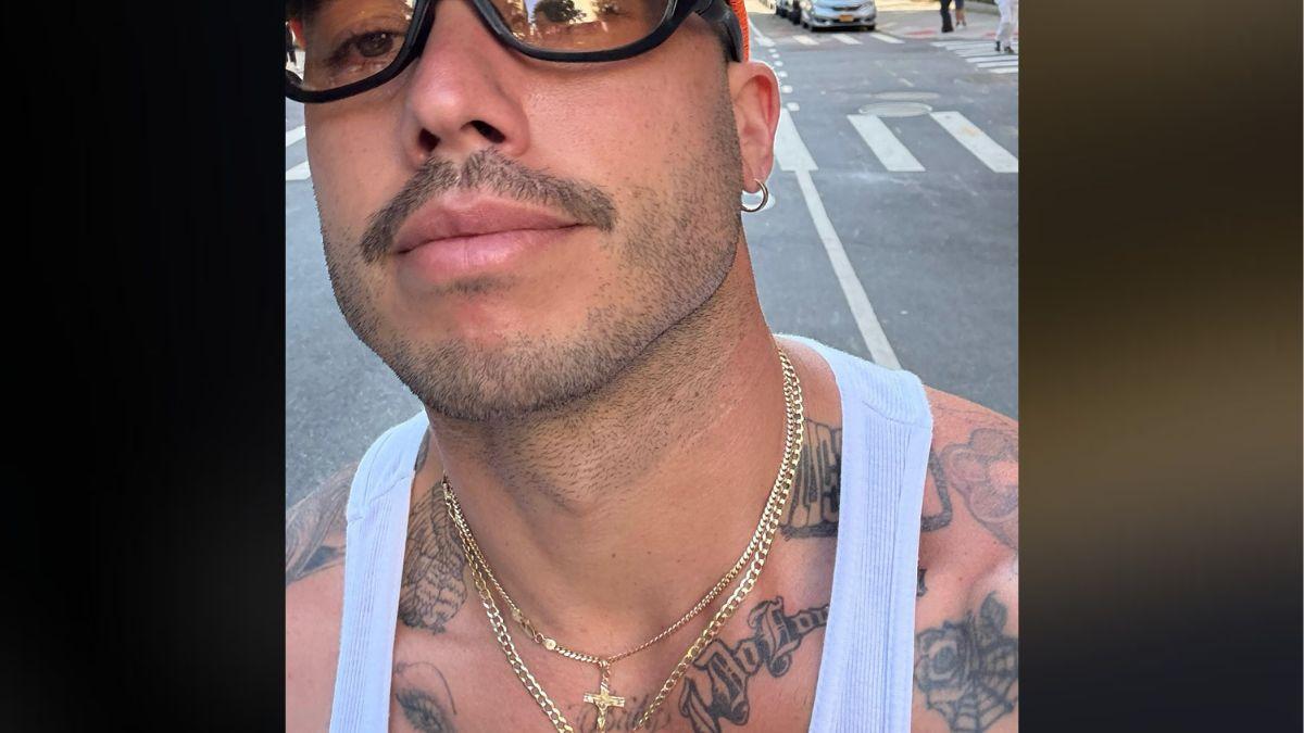 Photo of A body language expert said Ricky Alvarez looked more like the singer's employee than a romantic partner.