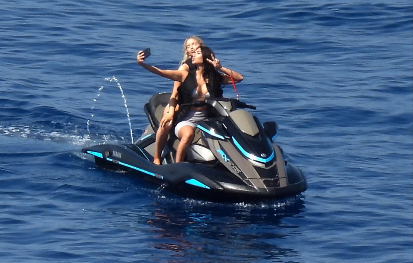 jeff bezos lauren sanchez kim kardashian jetski