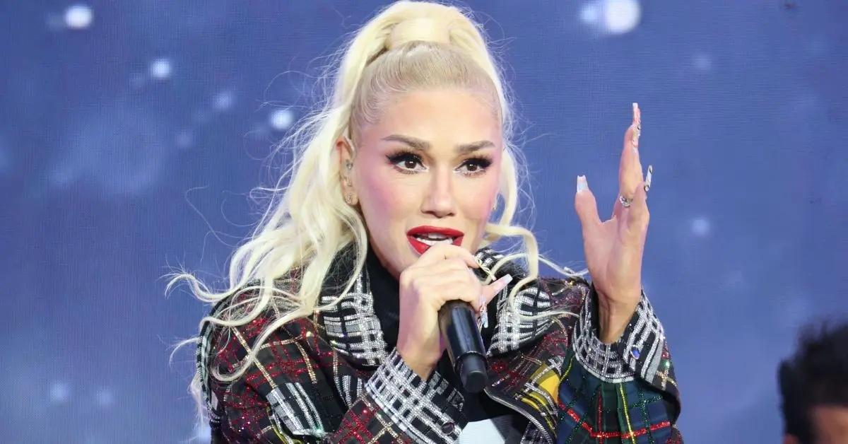 disappointing gwen stefani labeled right wing grifter supporting religious tucker carlson