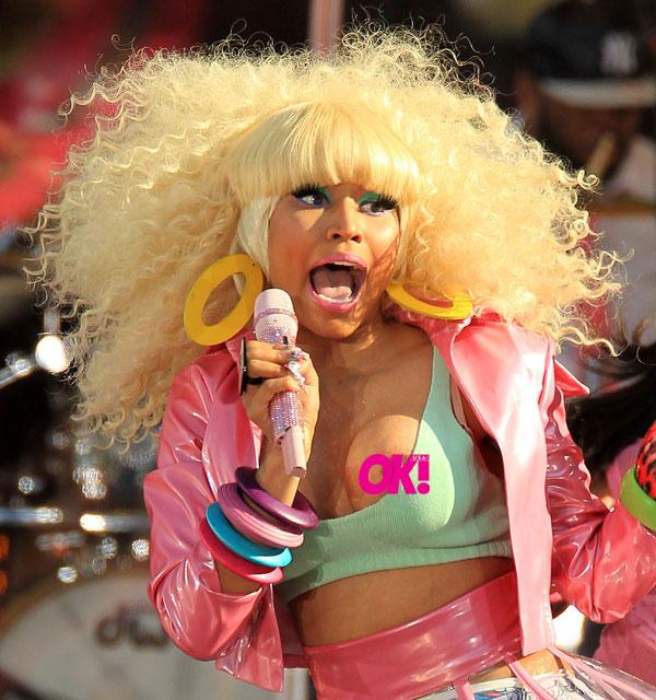 Nicki Minaj Wardrobe Malfunction Nude