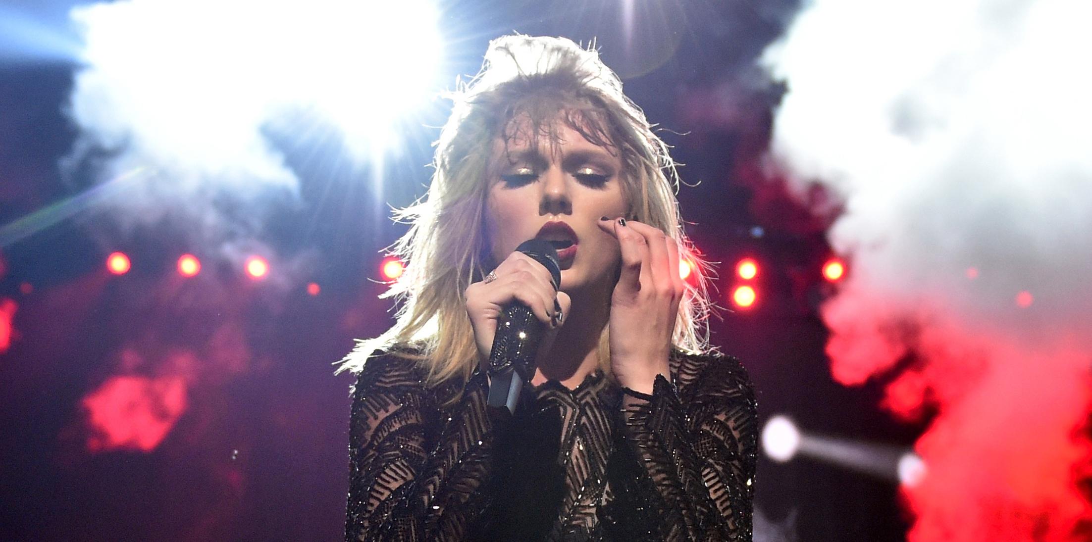 2017 DIRECTV NOW Super Saturday Night Concert In Houston &#8211; Taylor Swift Performance