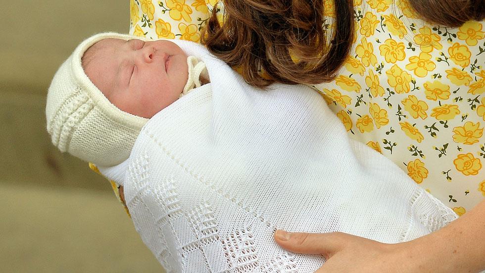 INF &#8211; Prince William &amp; Kate Middleton Reveal Royal Baby Princess As They Leave Hospital