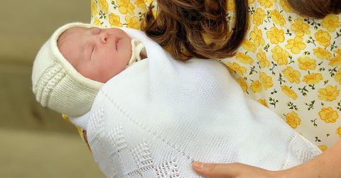 INF – Prince William & Kate Middleton Reveal Royal Baby Princess As They Leave Hospital