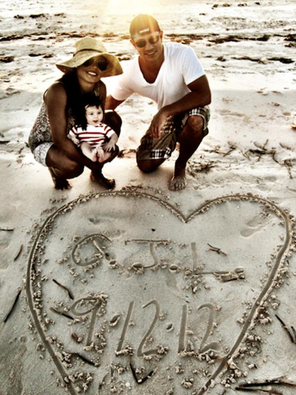 Nick Lachey Hits the Beach With Vanessa and Camden—See the Pic!