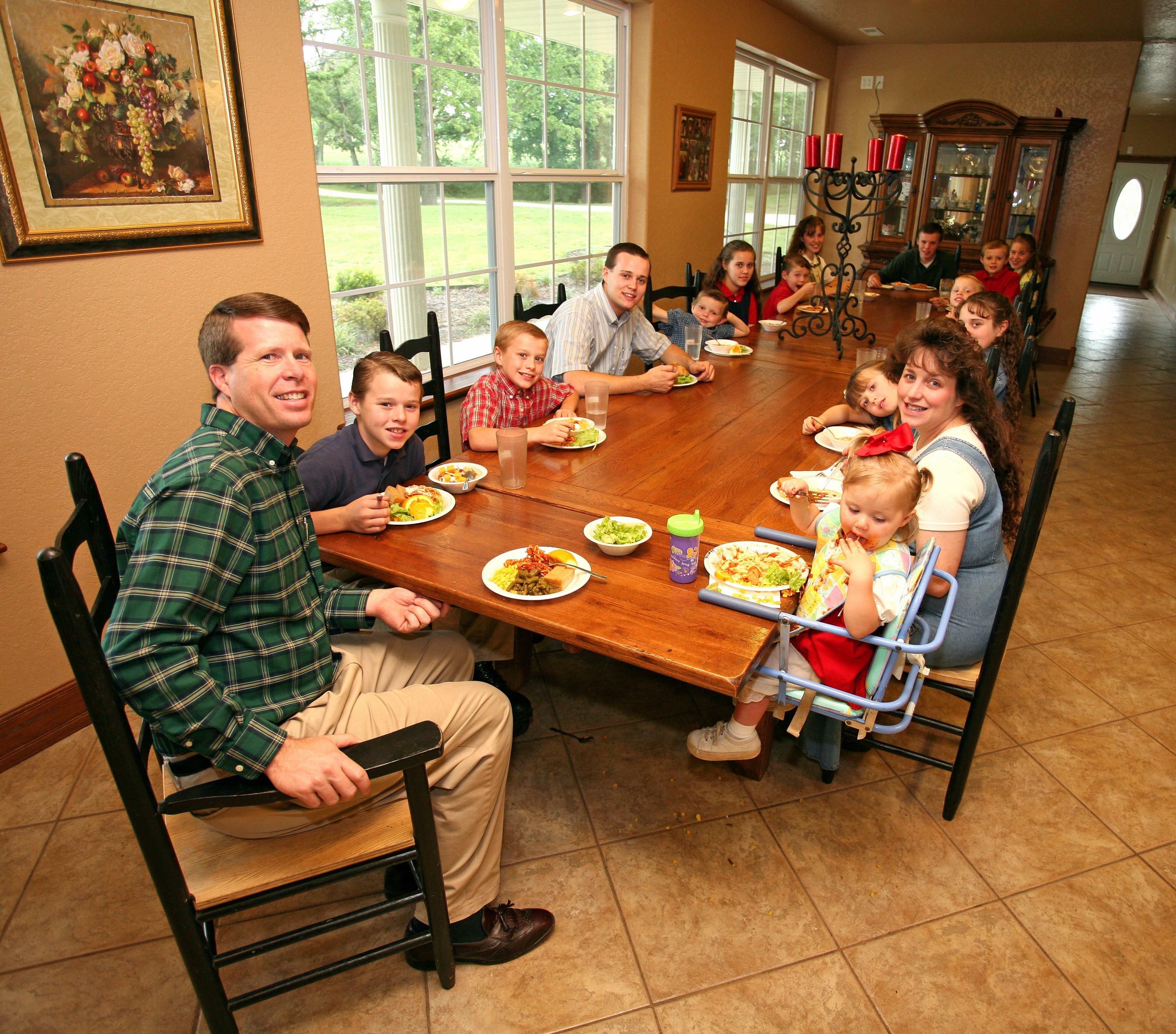 EXCLUSIVE: The Duggar family pictured in 2007