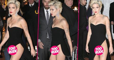Halsey wardrobe malfunction nude