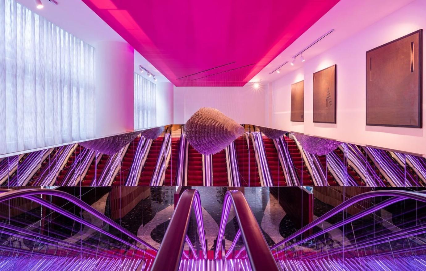 andaz escalator