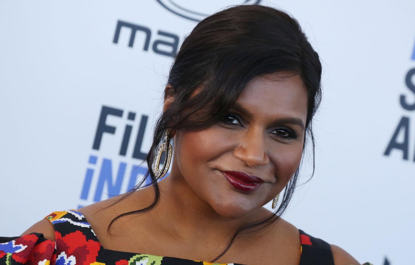 Mindy Kaling walked the Spirit Awards red carpet and was effervescent in a flowery dress.