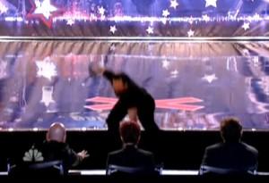 2011__06__Americas_Got_Talent_Fall_June1_news 300×205.jpg
