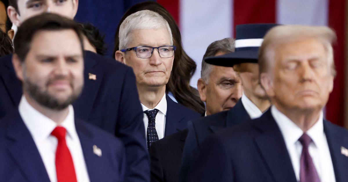 donald trump apple little problem tim cook heated call