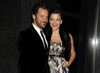 Maggie gyllenhaal peter sarsgaard nov28nea.jpg