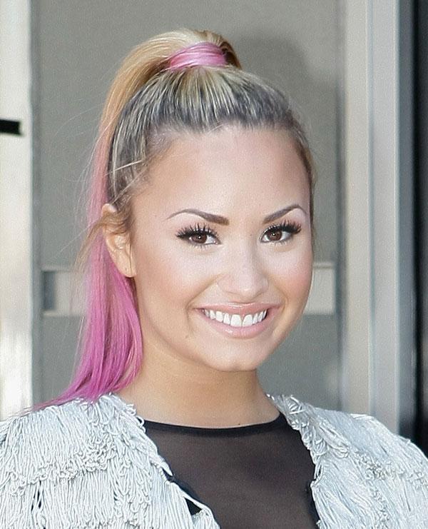 demi lovato blonde hair pink tips