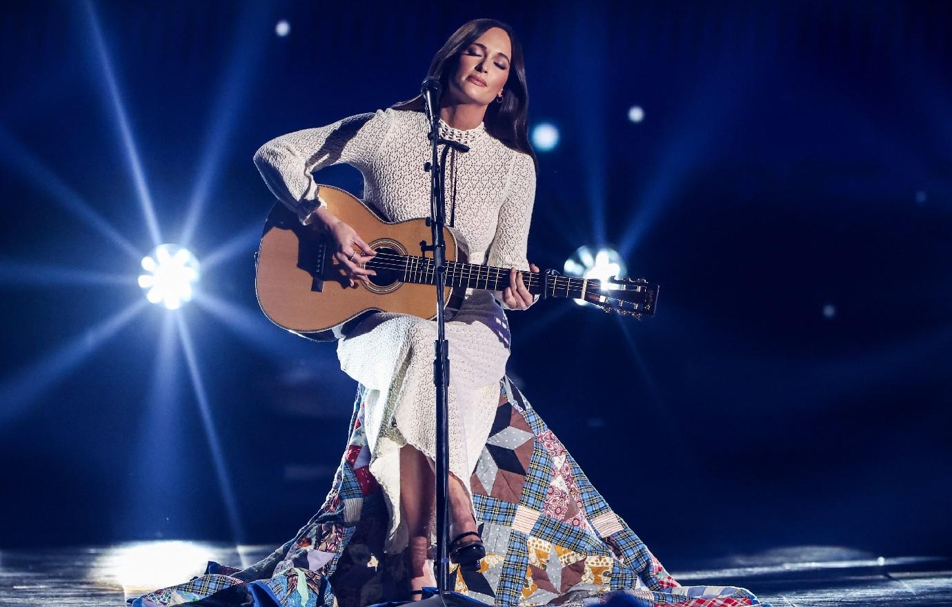 kacey musgraves furious fan aggressively grabs florida concert